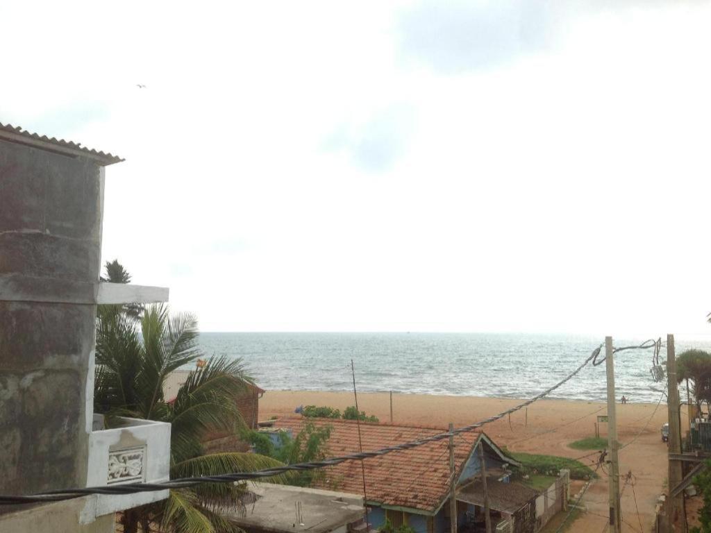 Araliya Blue Beach View Hotel Kudapaduwa Extérieur photo