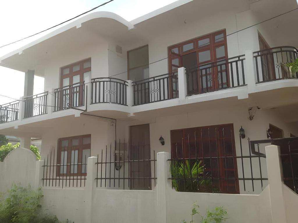 Araliya Blue Beach View Hotel Kudapaduwa Extérieur photo
