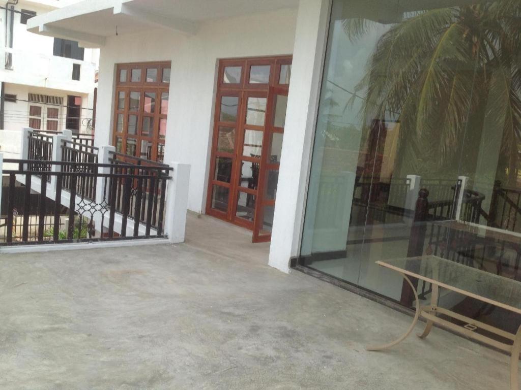 Araliya Blue Beach View Hotel Kudapaduwa Extérieur photo