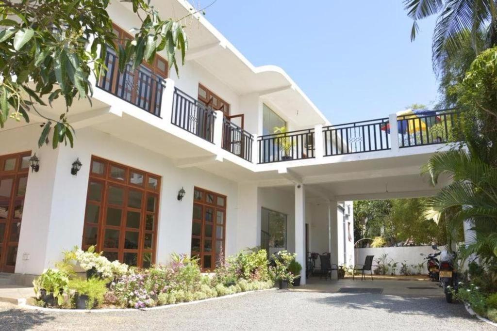 Araliya Blue Beach View Hotel Kudapaduwa Extérieur photo