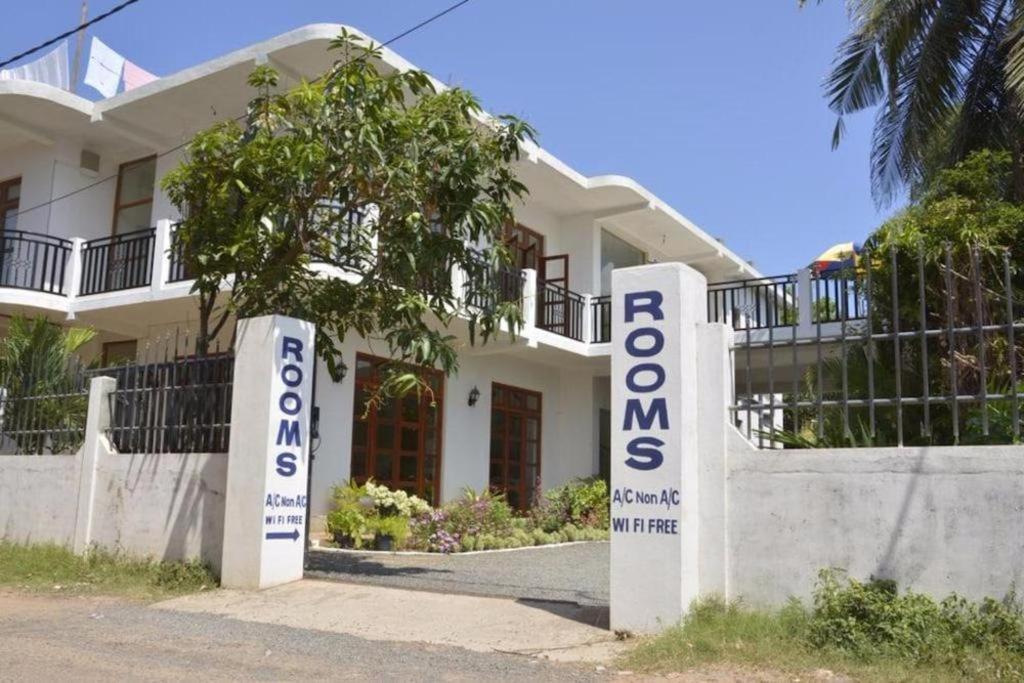 Araliya Blue Beach View Hotel Kudapaduwa Extérieur photo