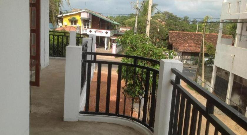 Araliya Blue Beach View Hotel Kudapaduwa Extérieur photo
