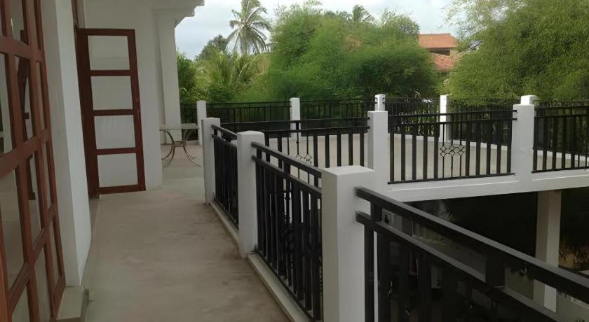 Araliya Blue Beach View Hotel Kudapaduwa Extérieur photo