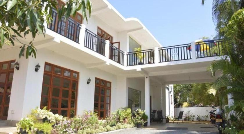 Araliya Blue Beach View Hotel Kudapaduwa Extérieur photo